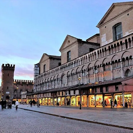 Charming Flat In Centro A Con Posto Auto Feriehus Ferrara