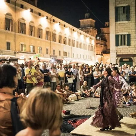Charming Flat In Centro A Con Posto Auto Feriehus Ferrara