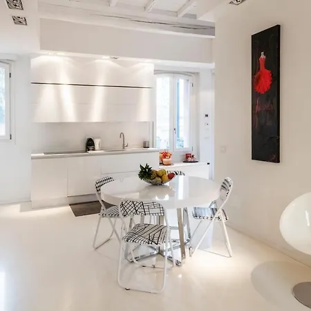 Charming Flat In Centro A Con Posto Auto Semesterbostad *