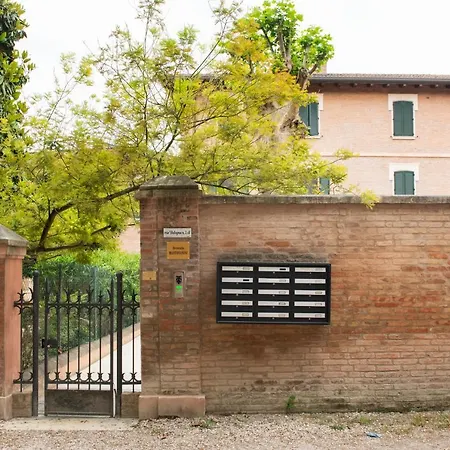 Charming Flat In Centro A Con Posto Auto * 费拉拉