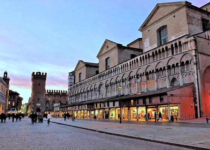 Charming Flat In Centro A Con Posto Auto Casa vacanze Ferrara
